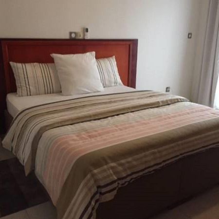 Le Buffle Noir Appart D'Hotes Douala Bagian luar foto