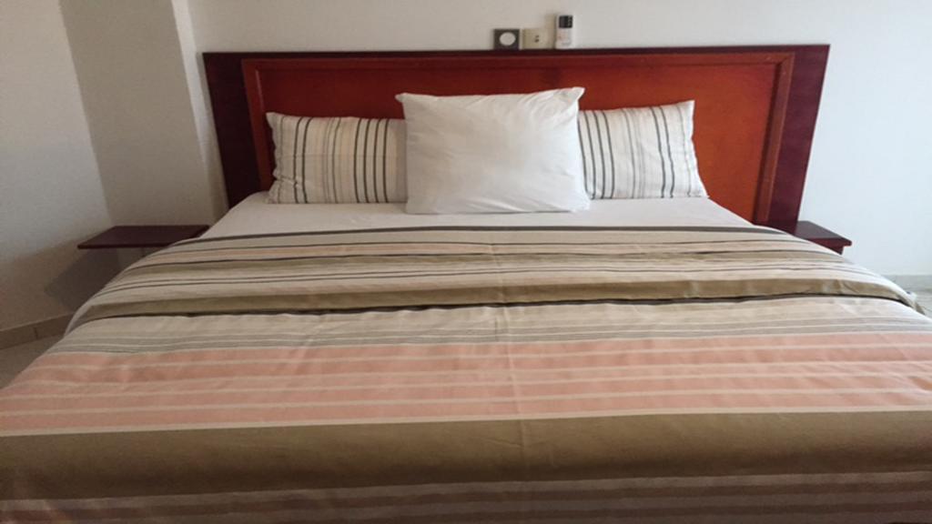 Le Buffle Noir Appart D'Hotes Douala Bagian luar foto