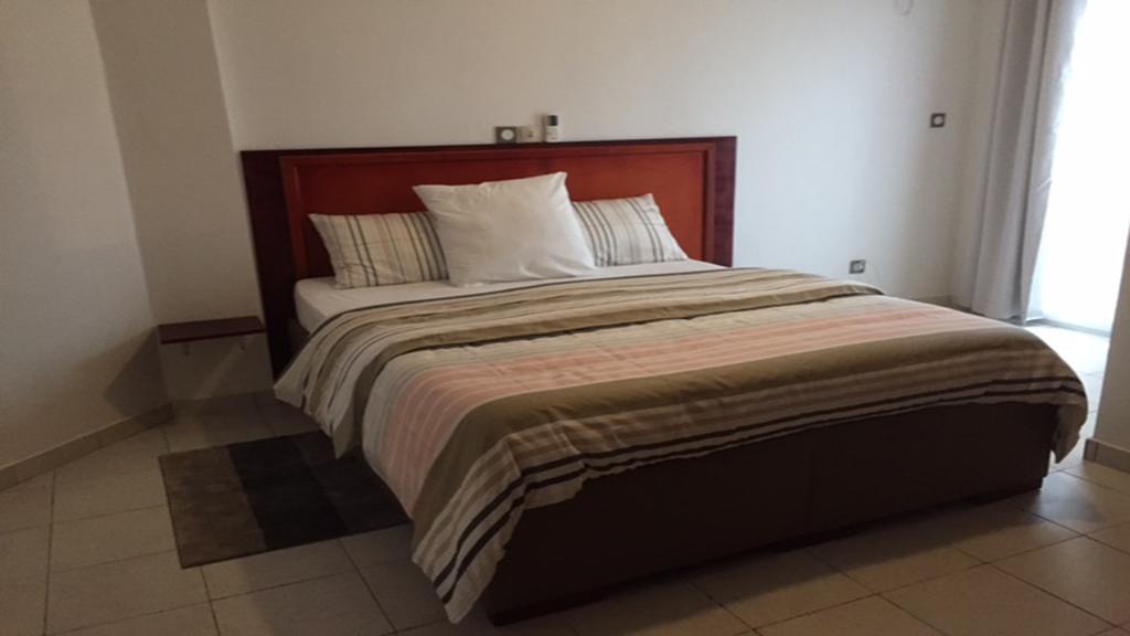Le Buffle Noir Appart D'Hotes Douala Bagian luar foto