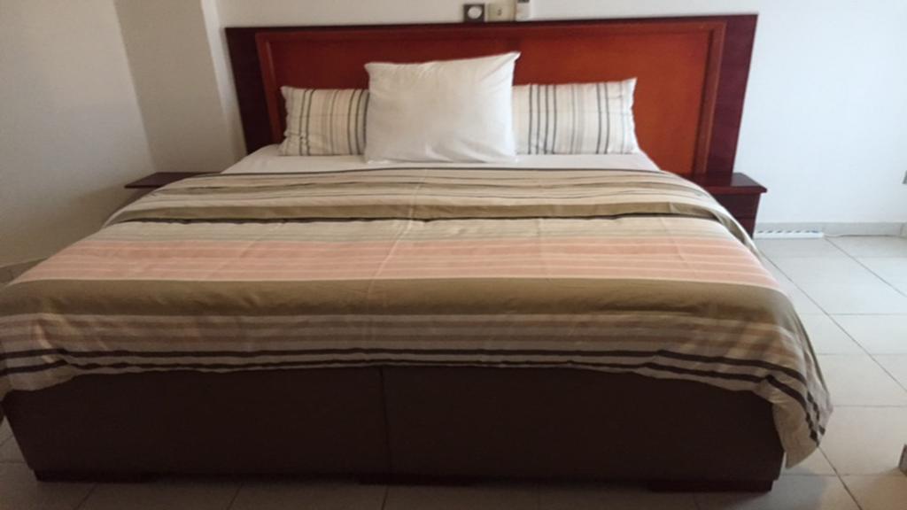 Le Buffle Noir Appart D'Hotes Douala Bagian luar foto