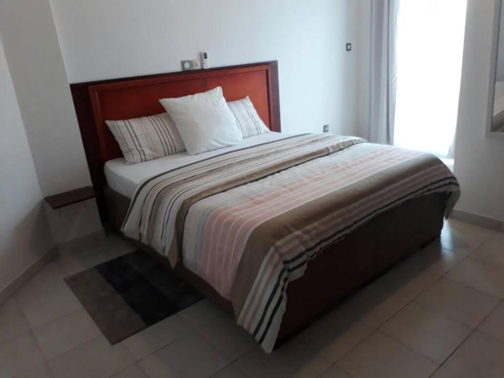 Le Buffle Noir Appart D'Hotes Douala Bagian luar foto